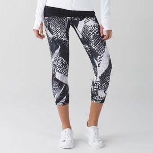 RARE Wunder Under Crop Black & White Patterned size 10